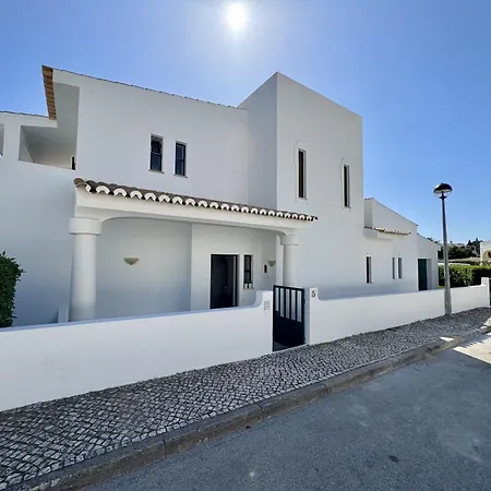 Albufeira Summer 3 With Pool By Homing