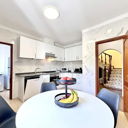 Albufeira Summer 3 With Pool By Homing