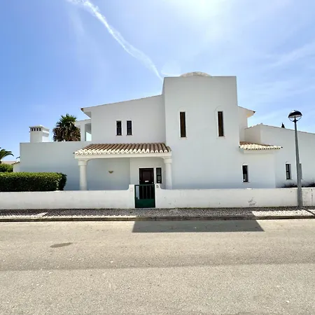 Albufeira Summer 3 With Pool By Homing Sesmarias